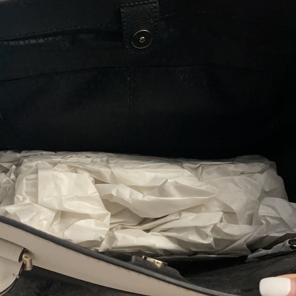 Kate Spade purse. - Picture 3 of 4